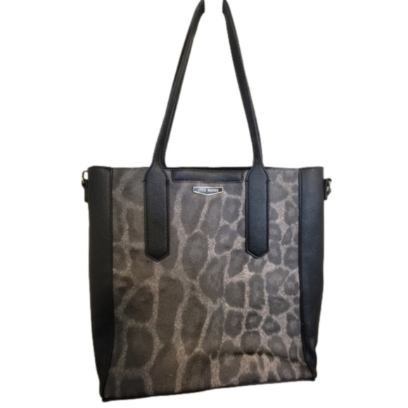 Steve Madden Handbags - Steve Madden faux leather bag.